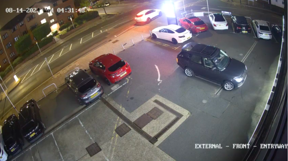 Still from CCTV footage showing attempted theft of a Range Rover