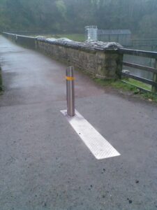 Singular bollard