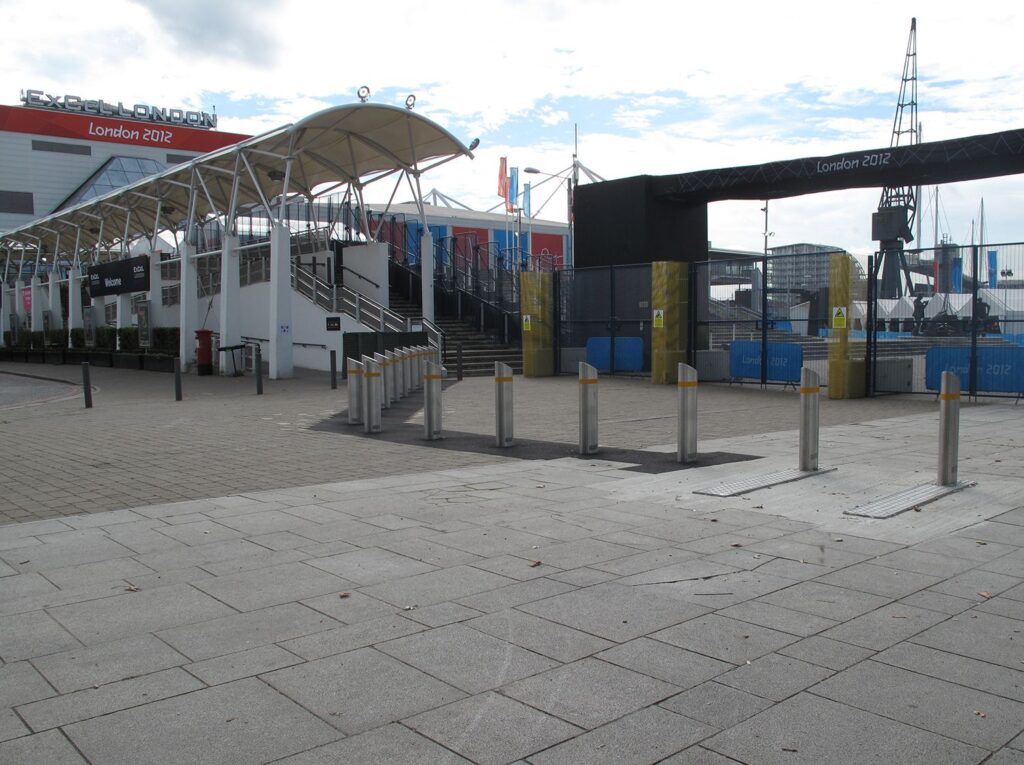 Slimline bollard protection