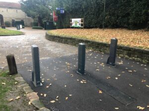 3 bollards protection