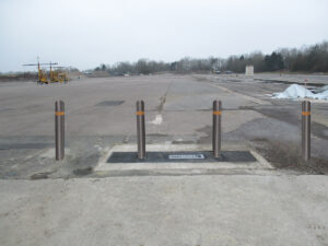 Side slider bollards in a row of 4
