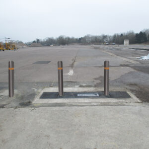 Side slider bollards in a row of 4