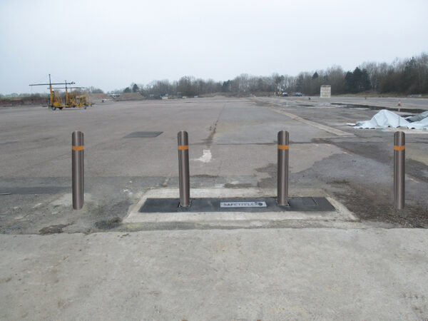 Side slider bollards in a row of 4
