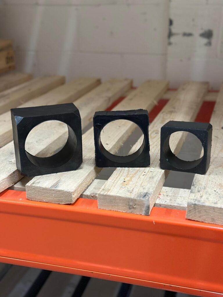 rubber bung for post