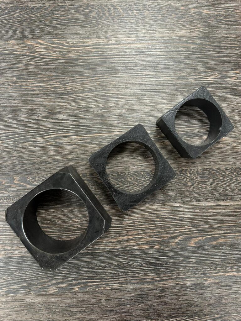 rubber bung for post