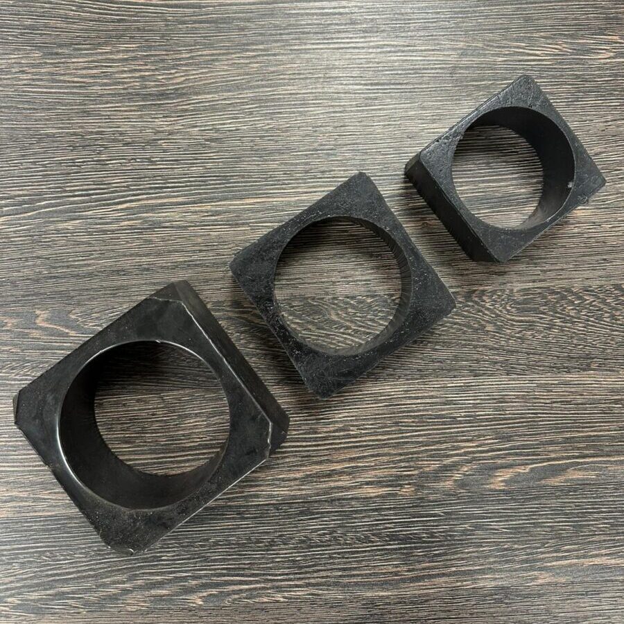 rubber bung for post